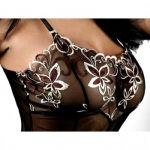 Traumhaftes Negligee mit Blumenmuster und String