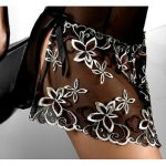 Traumhaftes Negligee mit Blumenmuster und String